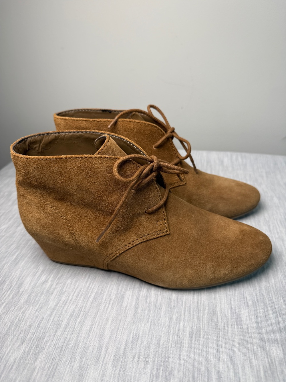 Nine West Joanis Suede Wedge Chukka Booties Tan Sz 9.5M